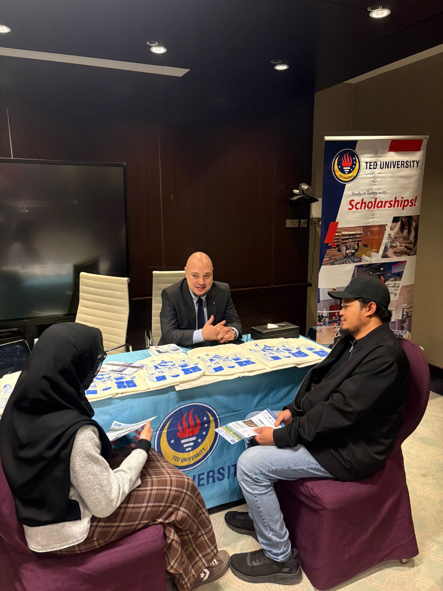 The International Programs Office represented TED University at the Education Türkiye Road Show in Doha, meeting with prospective students interested in studying in Türkiye!